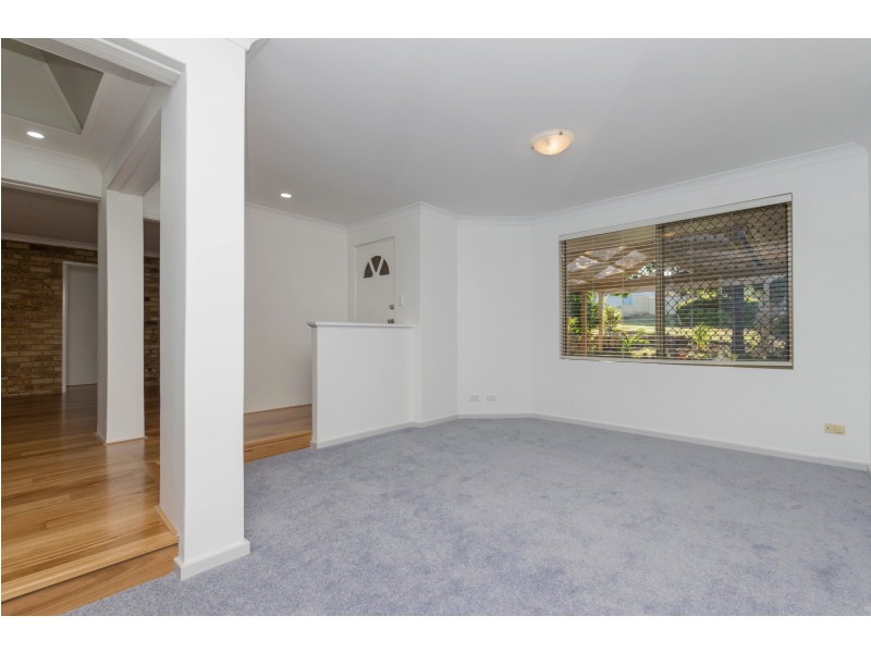 8 Fleetwood Cct, Woodvale WA 6026