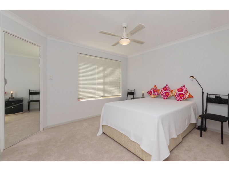 8 Fleetwood Cct, Woodvale WA 6026