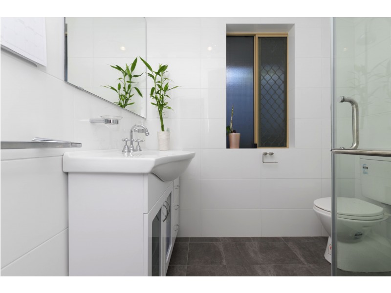 8 Fleetwood Cct, Woodvale WA 6026