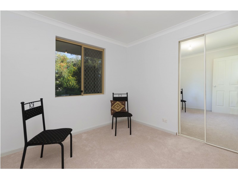 8 Fleetwood Cct, Woodvale WA 6026