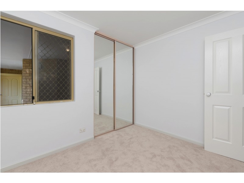 8 Fleetwood Cct, Woodvale WA 6026