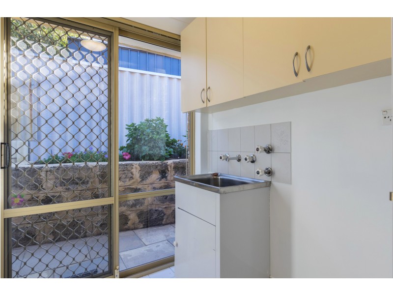 8 Fleetwood Cct, Woodvale WA 6026