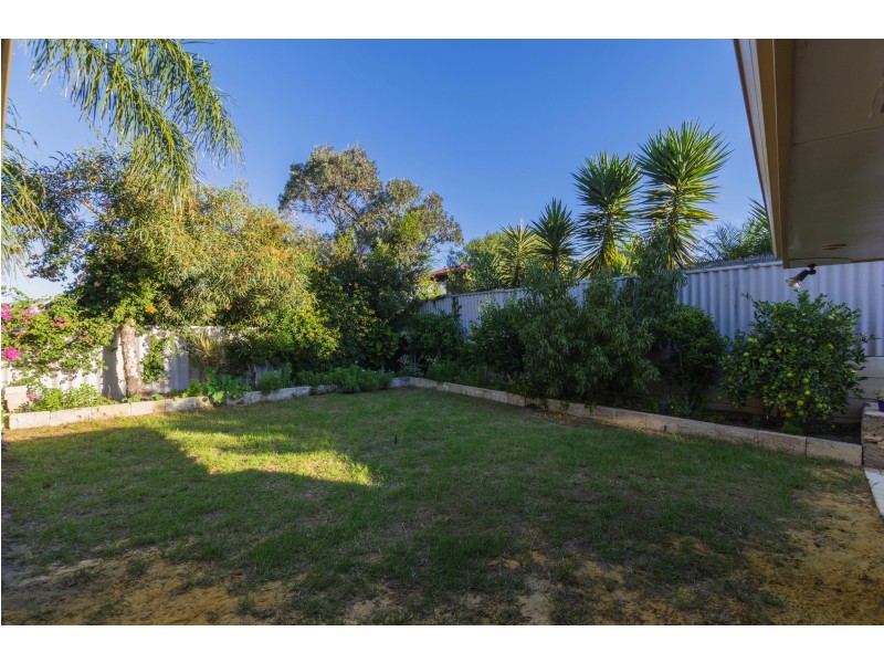 8 Fleetwood Cct, Woodvale WA 6026