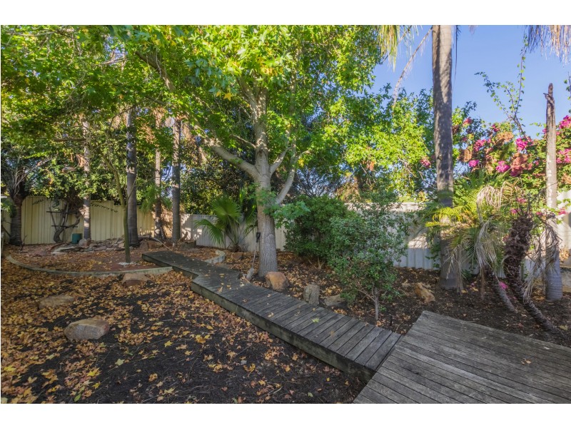 8 Fleetwood Cct, Woodvale WA 6026