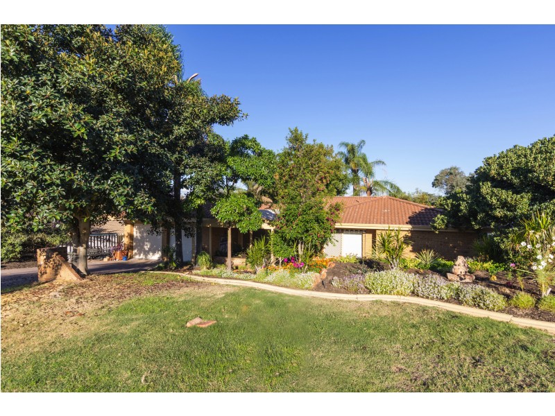 8 Fleetwood Cct, Woodvale WA 6026