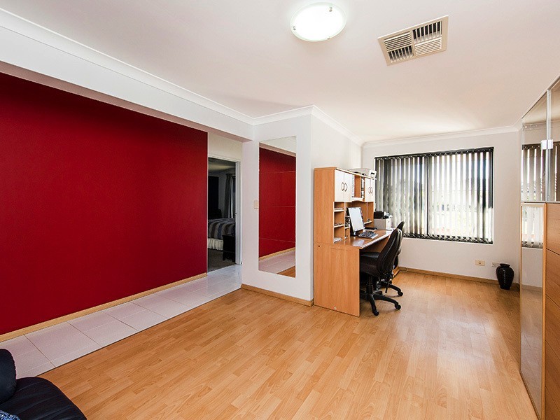 8 Pennine Pass, Merriwa WA 6030