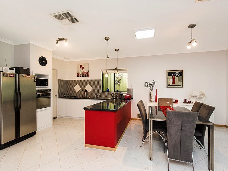 8 Pennine Pass, Merriwa WA 6030