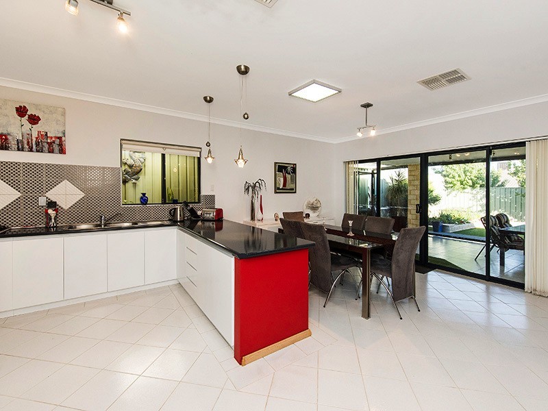 8 Pennine Pass, Merriwa WA 6030