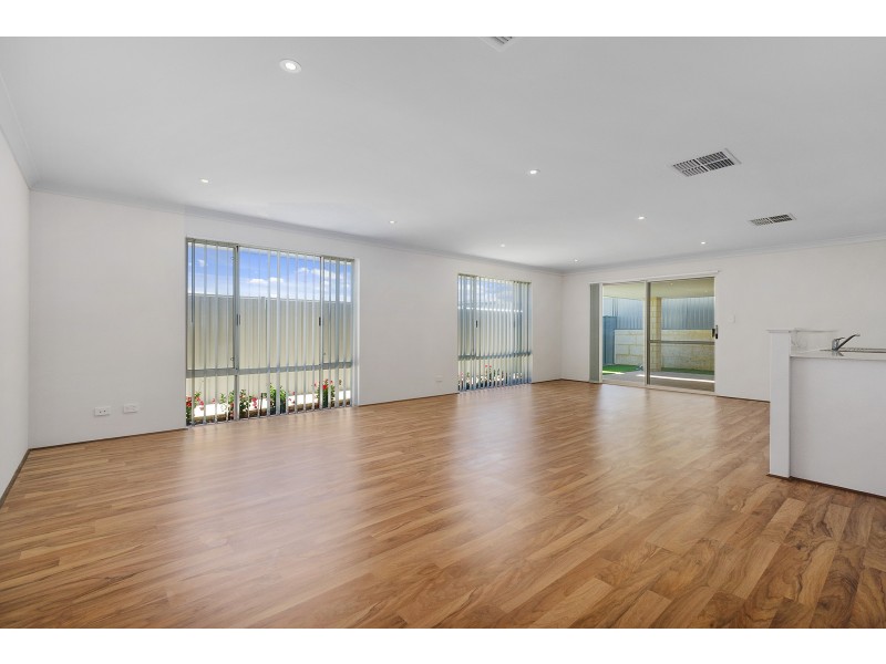 15 Apricot Rd, Eglinton WA 6034