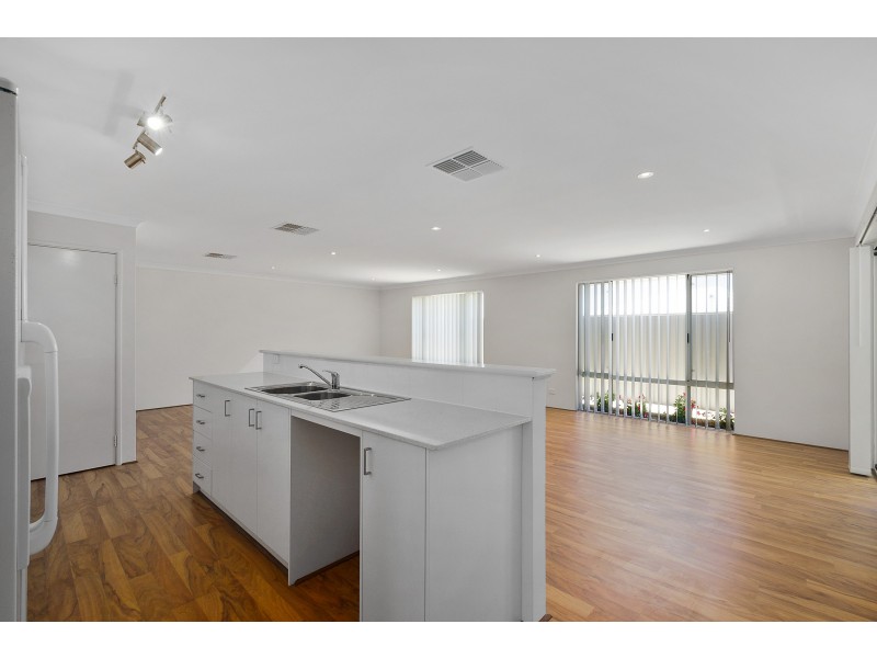 15 Apricot Rd, Eglinton WA 6034