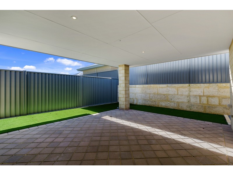 15 Apricot Rd, Eglinton WA 6034