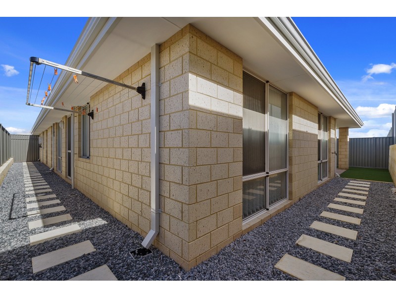 15 Apricot Rd, Eglinton WA 6034