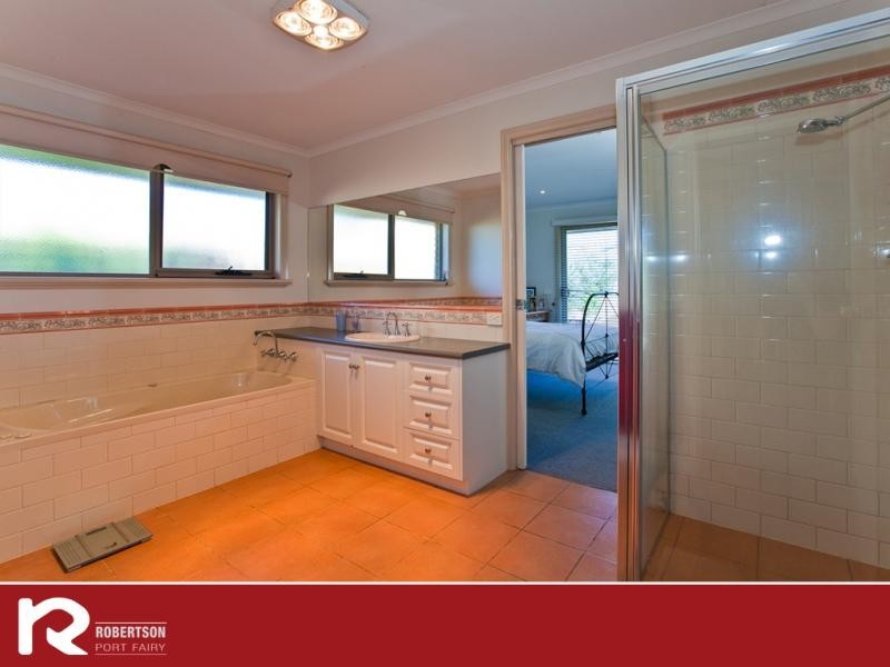 16 Anna Catherine Drive, Port Fairy VIC 3284