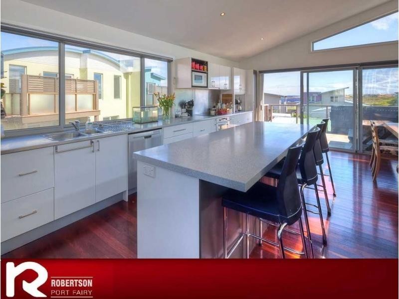 27 Reardon Street, Port Fairy VIC 3284
