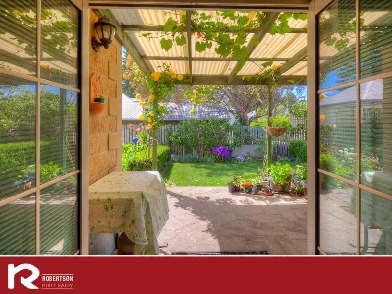 8 Terjesen Crt, Port Fairy VIC 3284