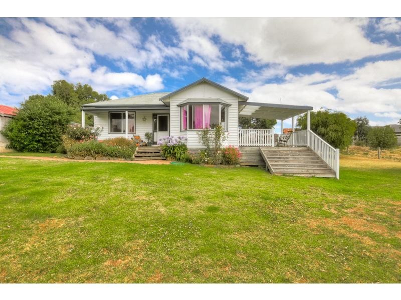 98 Princes Highway, Port Fairy VIC 3284
