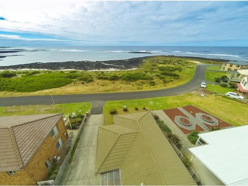 92 Ocean Drive, Port Fairy VIC 3284