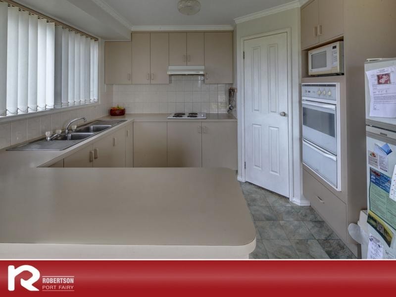 92 Ocean Drive, Port Fairy VIC 3284