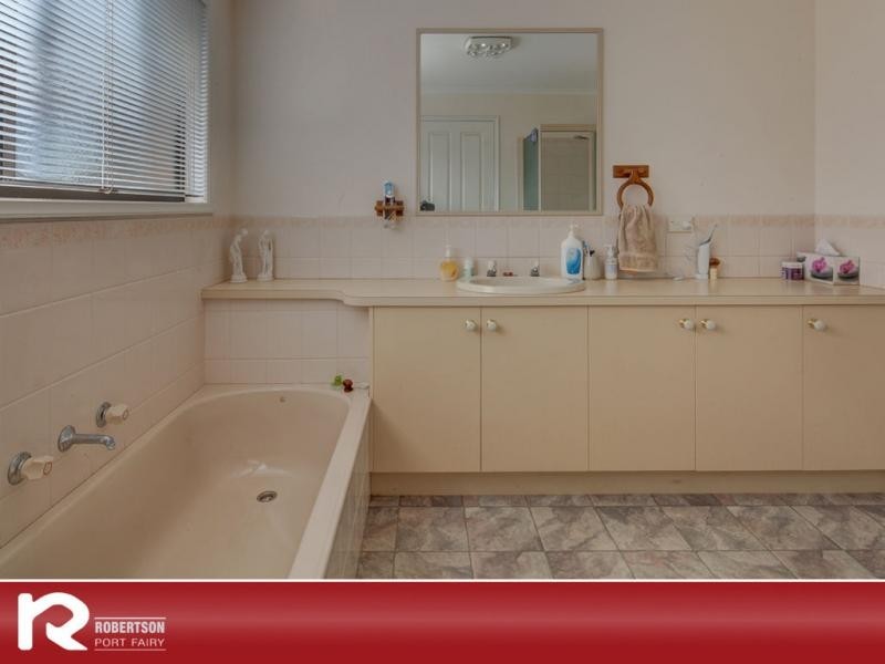 92 Ocean Drive, Port Fairy VIC 3284