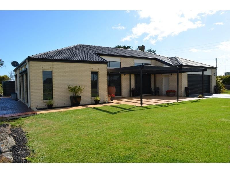 8 Toolong Road North, Toolong VIC 3285