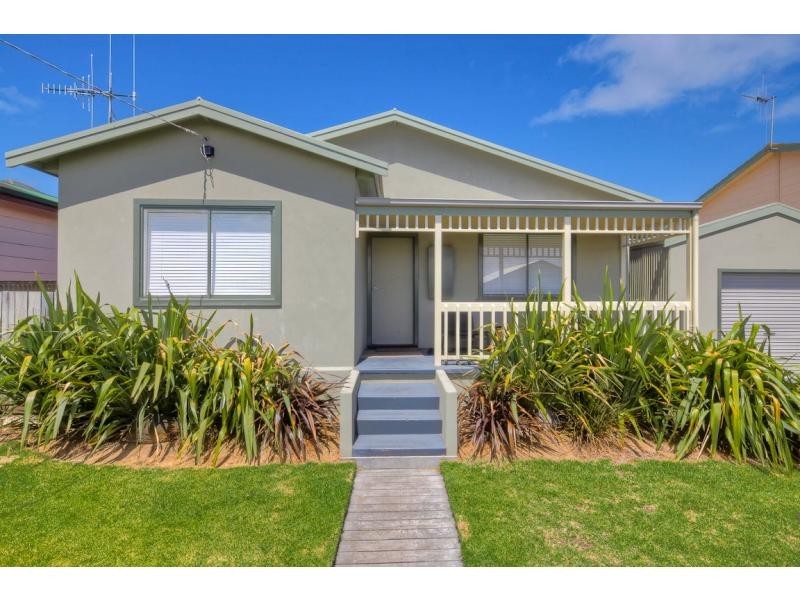 13 Reardon Street, Port Fairy VIC 3284