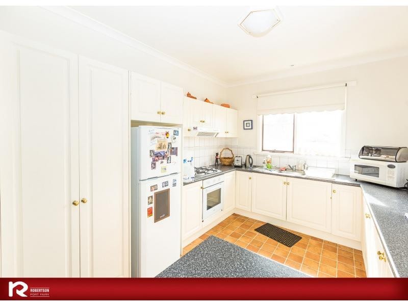 1/8 Bank Street, Port Fairy VIC 3284