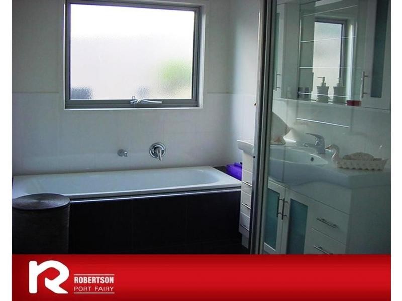 27 Reardon Street, Port Fairy VIC 3284