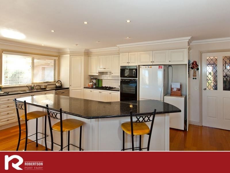 16 Anna Catherine Drive, Port Fairy VIC 3284