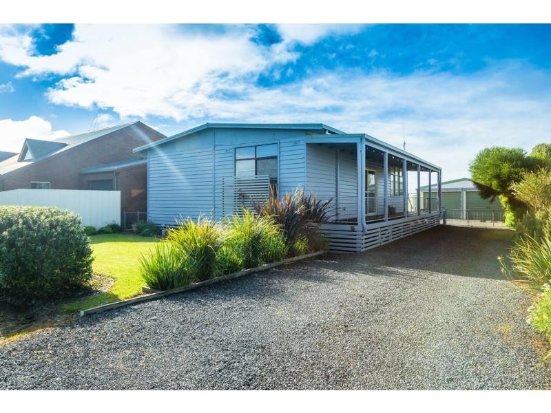 16 Mills Crescent, Port Fairy VIC 3284