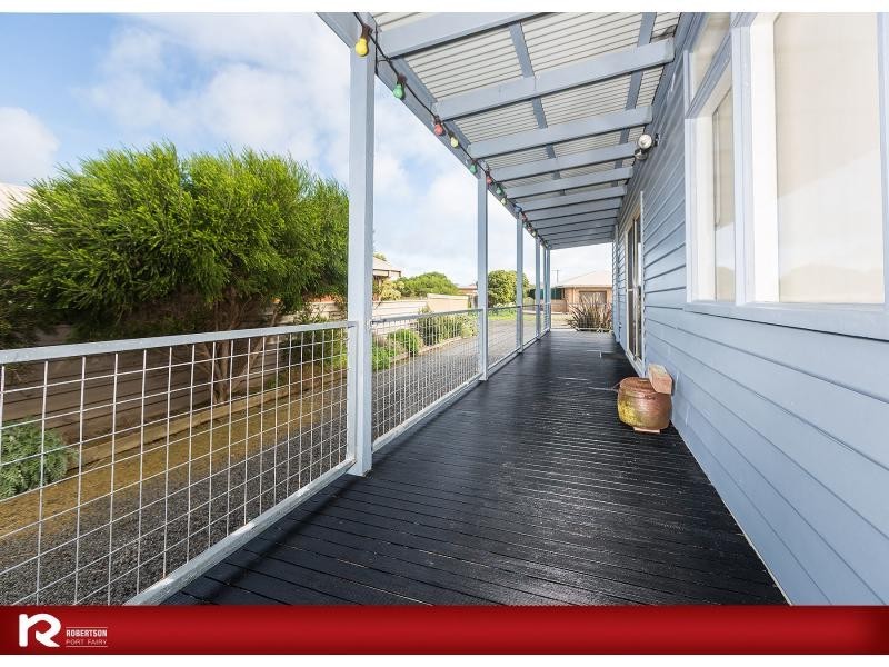 16 Mills Crescent, Port Fairy VIC 3284
