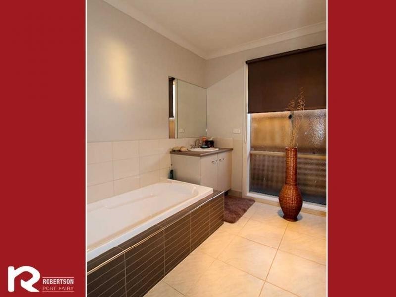 24 Dyson Street, Port Fairy VIC 3284