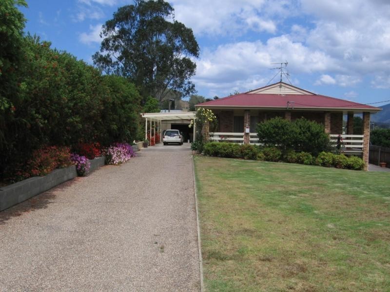26 Hoyer Street, Cobargo NSW 2550