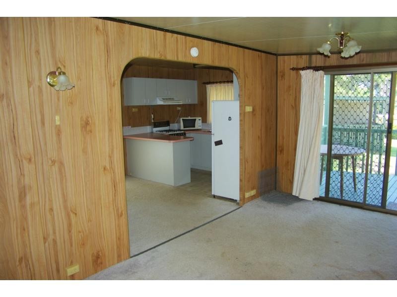 Van 100 Regatta Point Holiday Park , Wallaga Lake, Bermagui NSW 2546