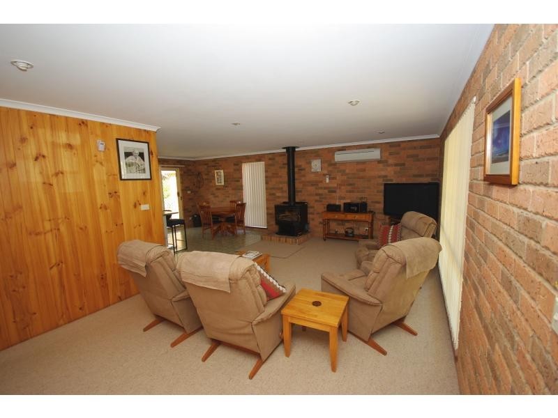 8 Albert Street, Moruya NSW 2537