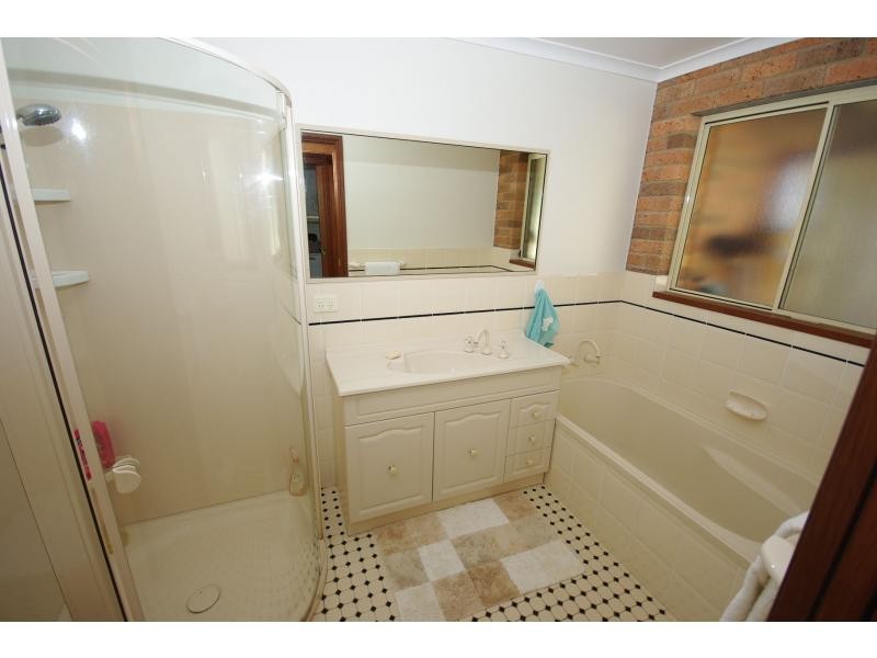 8 Albert Street, Moruya NSW 2537