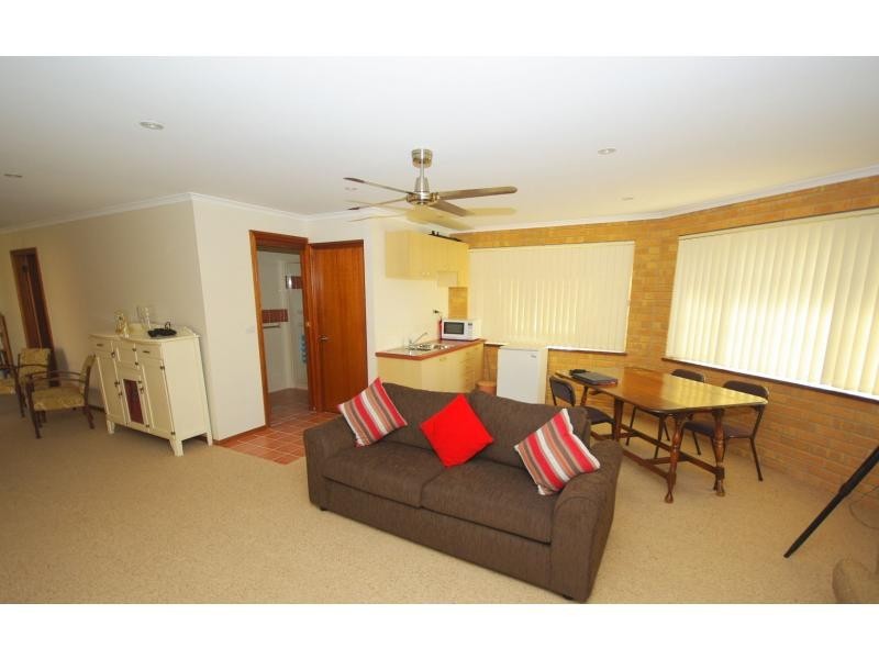 8 Albert Street, Moruya NSW 2537