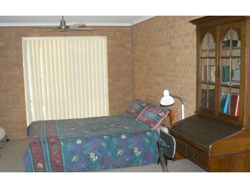 8 Albert Street, Moruya NSW 2537