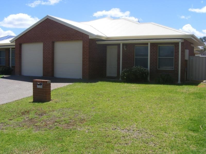 2/20 Hinton Dr, Gunnedah NSW 2380