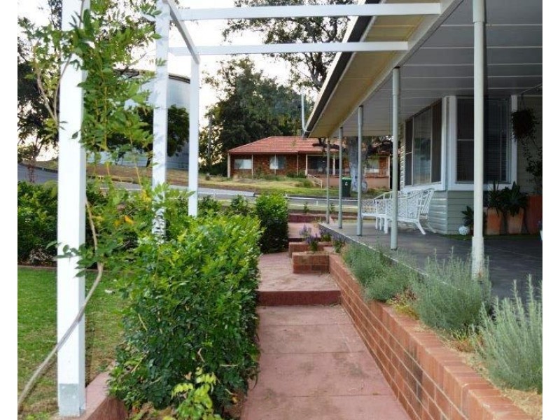 10 South St, Gunnedah NSW 2380