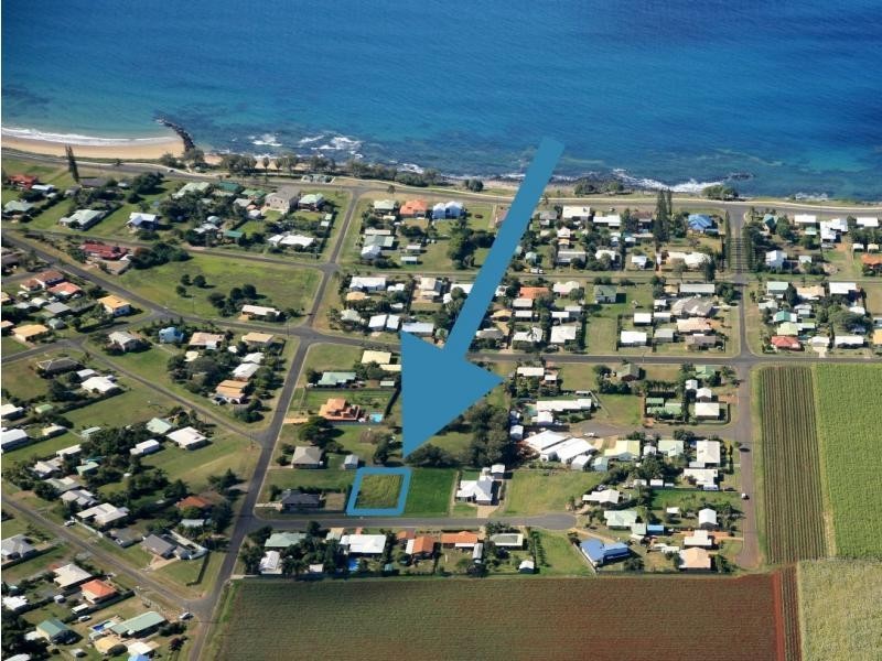 2 DICKINSON Street, Burnett Heads QLD 4670