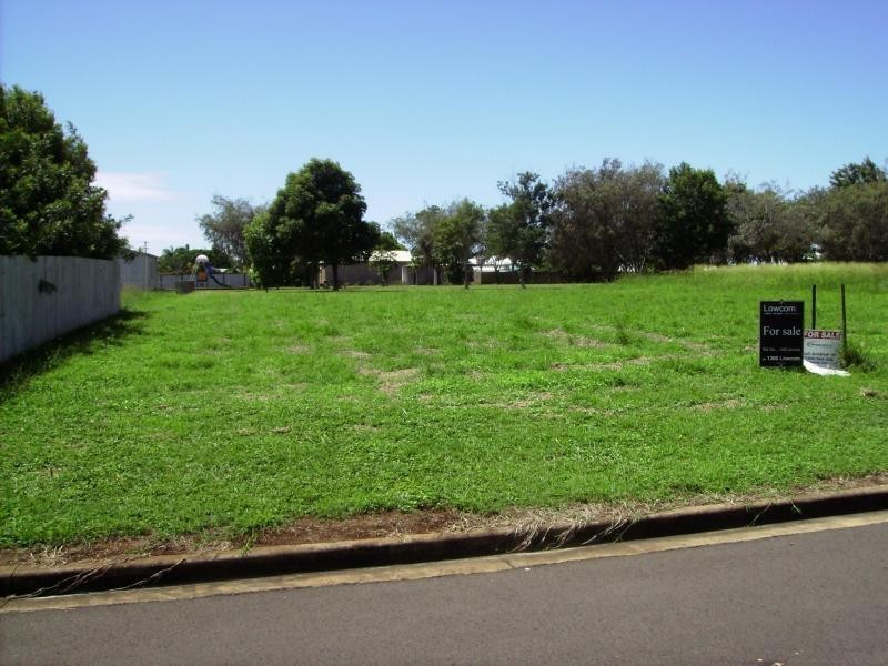 2 DICKINSON Street, Burnett Heads QLD 4670