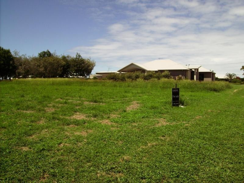 2 DICKINSON Street, Burnett Heads QLD 4670