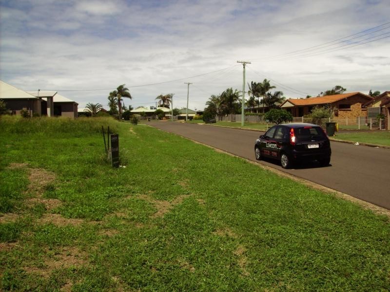 2 DICKINSON Street, Burnett Heads QLD 4670