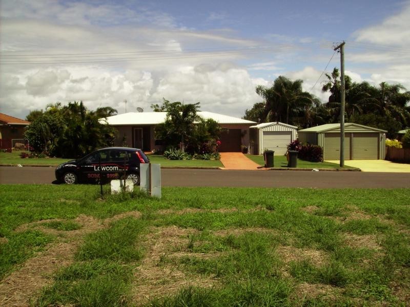 2 DICKINSON Street, Burnett Heads QLD 4670