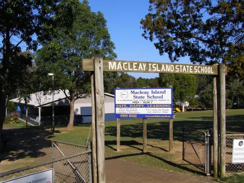 14 Eastbourne Terrace, Macleay Island QLD 4184