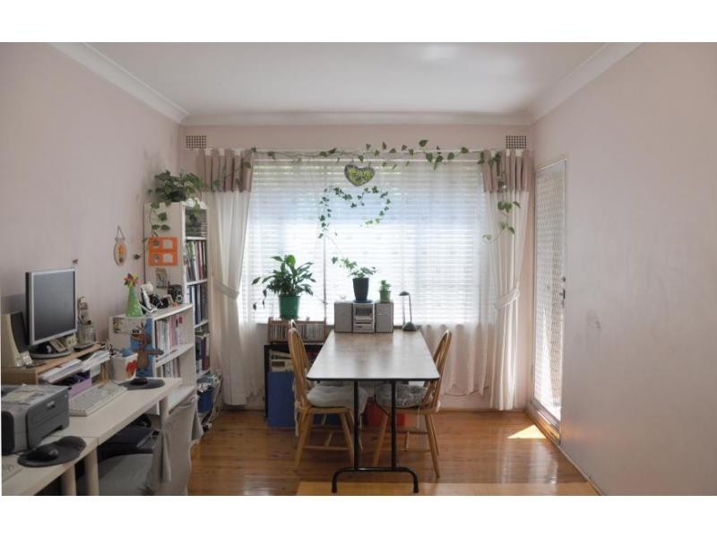 2/10 North Parade, Campsie NSW 2194