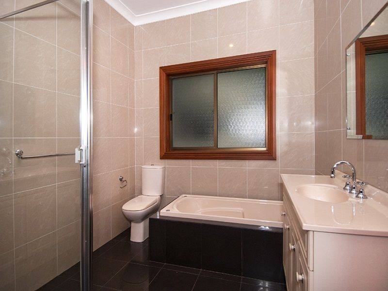 136 Rose Avenue, Wheeler Heights NSW 2097