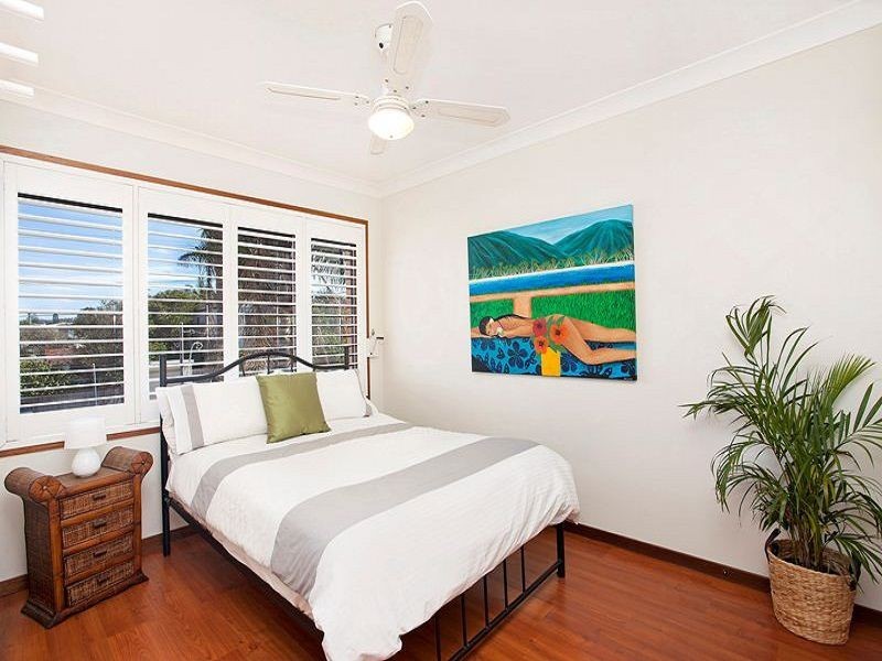 21 Griffin Road, North Curl Curl NSW 2099