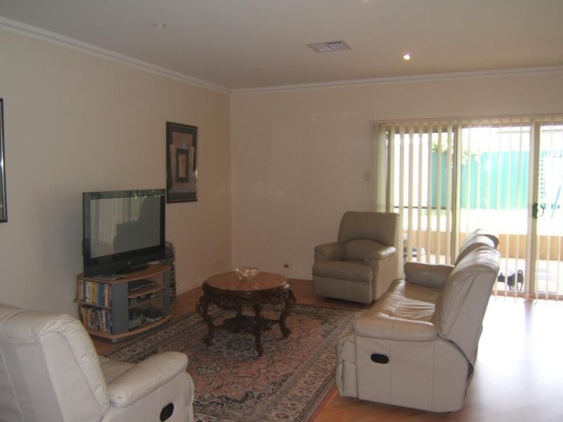 18 Queensborough Avenue, Hillcrest SA 5086