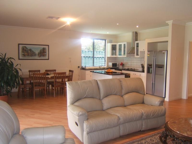 18 Queensborough Avenue, Hillcrest SA 5086